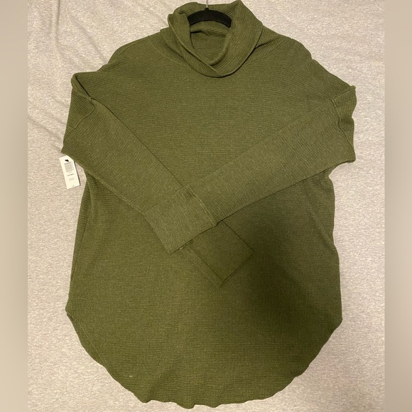 The Group by Babaton- Thermal Cowlneck (L) - Picture 2 of 5